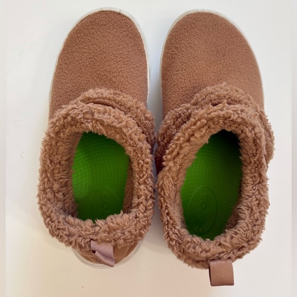 Oofos Oocoozie Chocolate Slipper Shoes **Missing size tag** Fits like a 6 - Picture 3 of 7